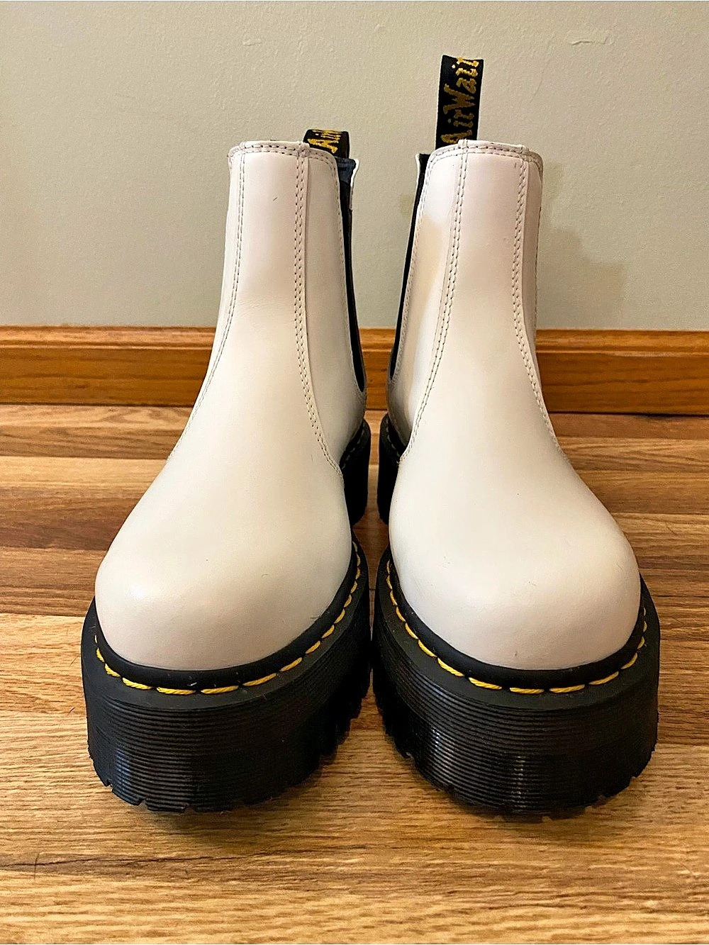 Dr. Martens 2976 Quad Chelsea Boots White US 9 NWOT